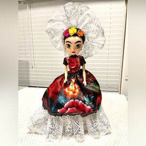 Frida Doll Artisanal Clothing Display New Flower Dress Muñeca Mexico